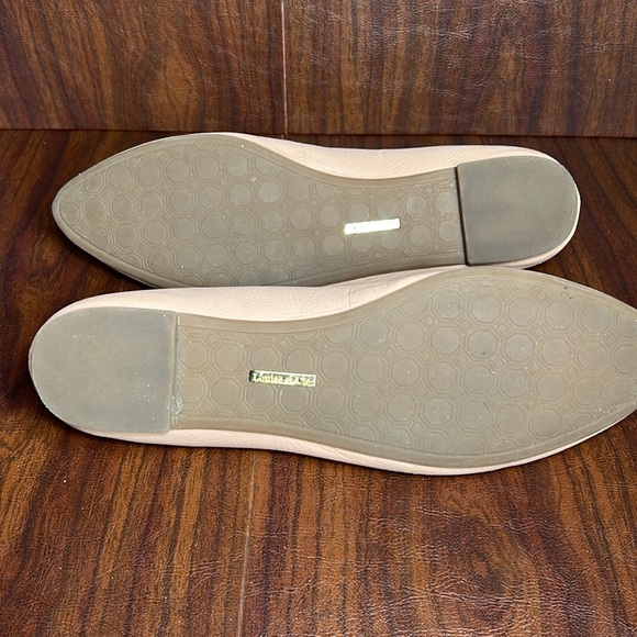 Louise & Cie Lo-Arella Tan Flats Pearl Cluster@Toe 11 M US - Picture 6 of 8